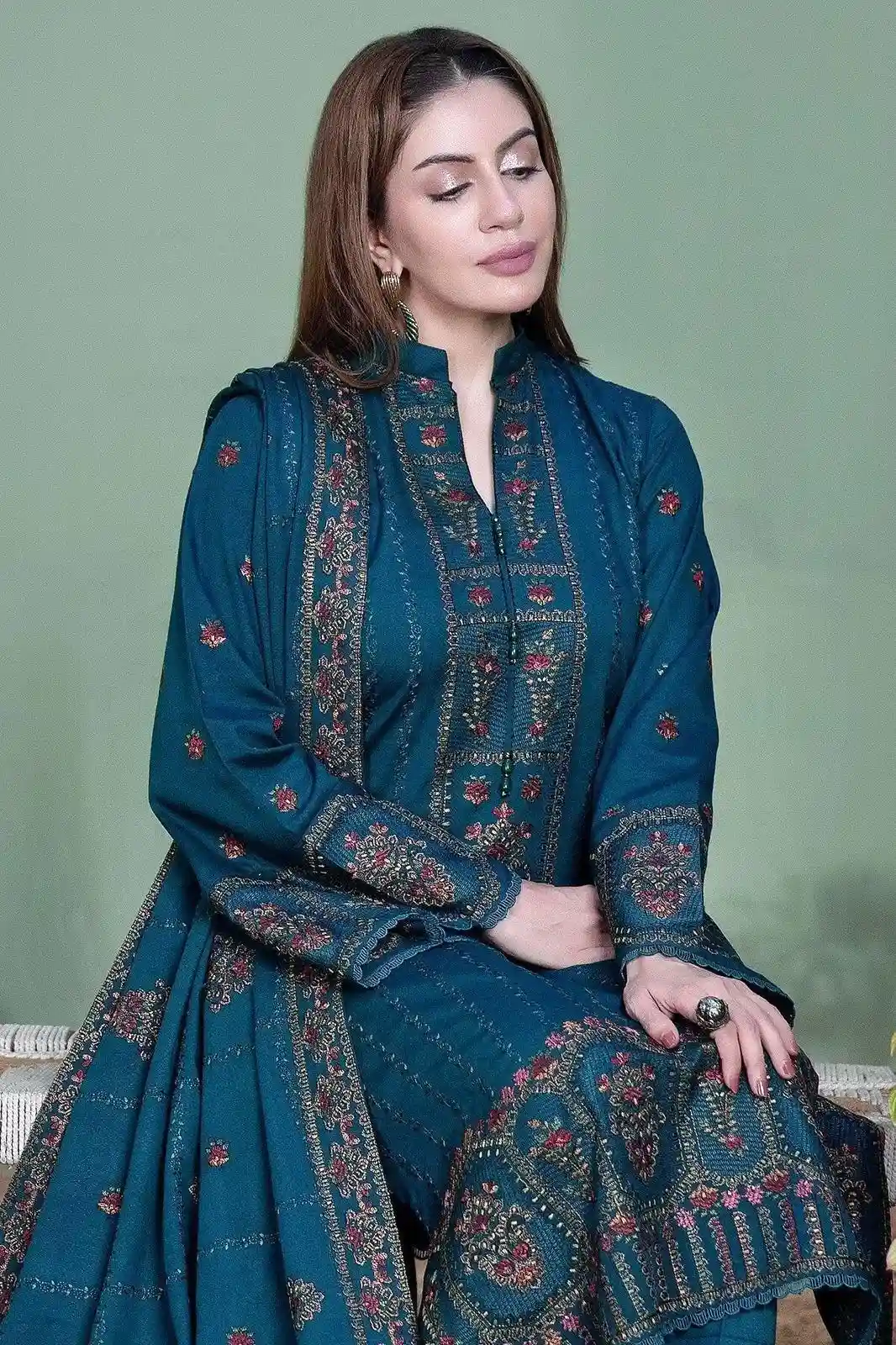 Pakistani 3 Pcs Women's Unstitched Embroidered Suit
